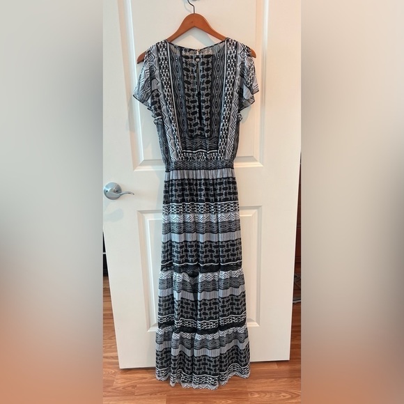 White House Black Market Women's
Flutter-Sleeve Printed Woven Maxi Dress - Picture 9 of 16